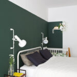 Dunkelgrüne Wand Im Schlafzimmer Mit … – Bild Kaufen – 12966085 For Dunkelgrün Schlafzimmer