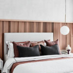 Halbhoch Mit Holz Verkleidete Wand Im … – Bild Kaufen – 13392879 With Regard To Bild Für Schlafzimmer Wand