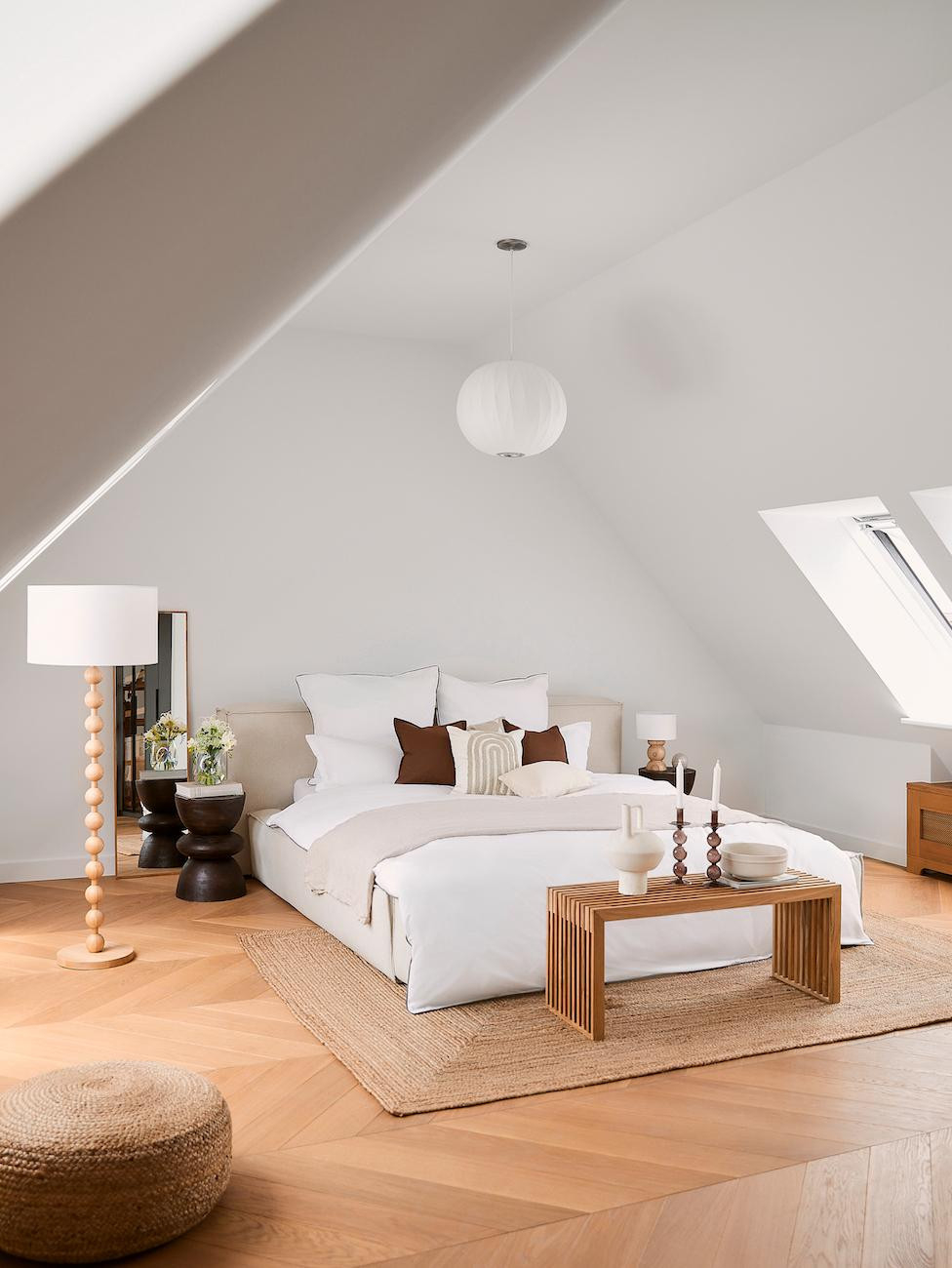 Schlafzimmer Mit Dachschräge: 10 Tipps Und Produkte | Westwing in Schlafzimmer Mit Schräge Gestalten