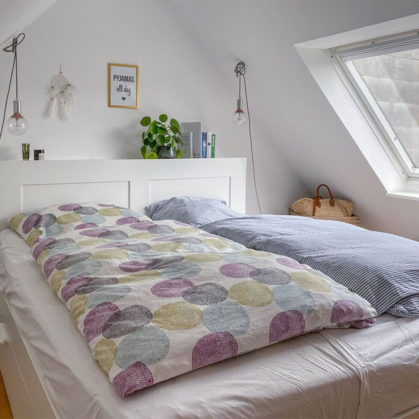 Schlafzimmer Mit Dachschräge Gestalten – Stilvolle Ideen - [Living regarding Schlafzimmer Schräge